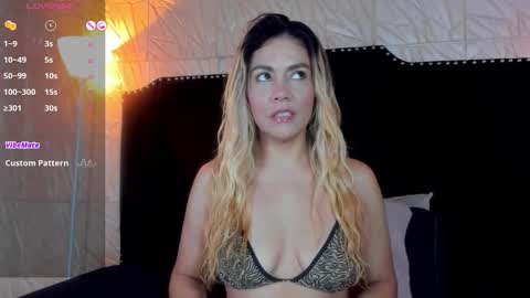 Snapshot of jennyrouse chatting on November 2, 11:12 am Jenny online show from November 2, 11:12 am