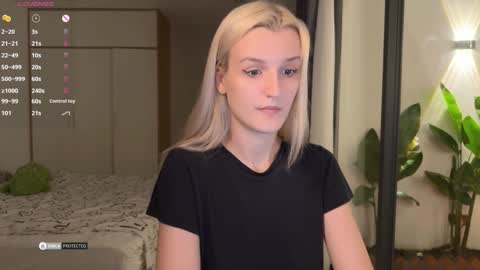 Snapshot of jennytime chatting on December 12, 1:06 pm Jen online show from December 12, 1:06 pm