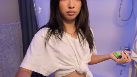 Snapshot of jennytran07 chatting on April 10, 11:53 pm Jenny Tran online show from April 10, 11:53 pm
