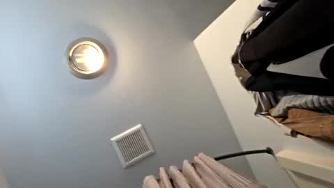 Lous online show from April 22, 10:44 pm