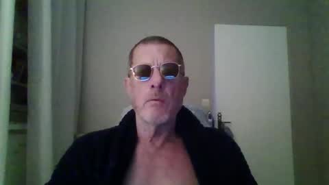 Snapshot of jerflor chatting on November 6, 1:56 pm jerflor online show from November 6, 1:56 pm