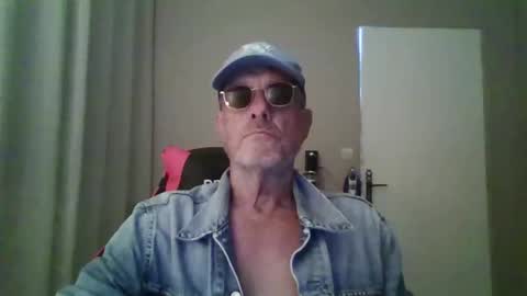 Snapshot of jerflor chatting on November 17, 12:22 pm jerflor online show from November 17, 12:22 pm