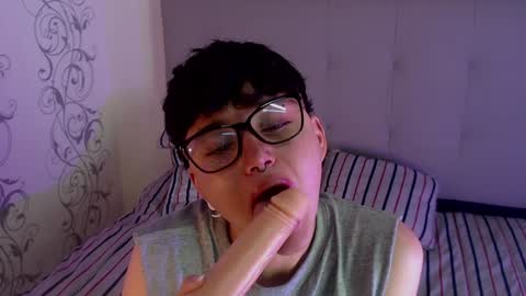 Snapshot of jero_harper1 chatting on December 11, 10:27 pm jero harper1 online show from December 11, 10:27 pm