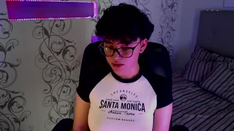 Snapshot of jero_harper1 chatting on January 18, 7:37 pm jero harper1 online show from January 18, 7:37 pm