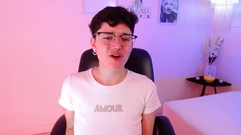 Snapshot of jero_harper1 chatting on October 6, 1:08 pm jero harper1 online show from October 6, 1:08 pm