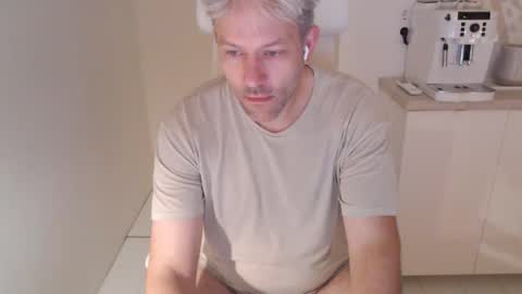 jeroen84nl online show from November 12, 5:19 am