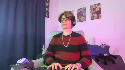 Snapshot of jerrycole_ chatting on October 23, 1:49 am Angelo online show from October 23, 1:49 am