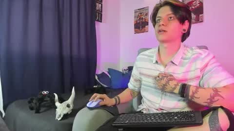 Snapshot of jerrycole_ chatting on October 28, 6:54 pm Angelo online show from October 28, 6:54 pm