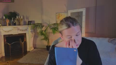 Snapshot of jes_solar chatting on October 11, 11:42 am jes_solar online show from October 11, 11:42 am