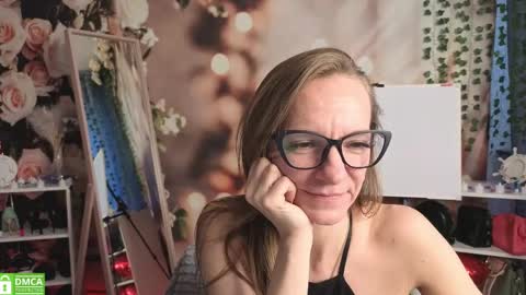jesica_moon_peachyy online show from April 18, 2:15 am