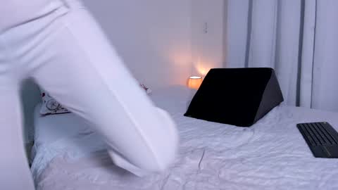 Snapshot of jess1ca_herrera chatting on February 5, 8:57 pm jessica herreraToday I will be your devil and you my victim online show from February 5, 8:57 pm