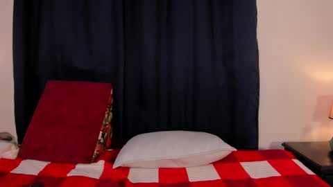 Snapshot of jess1ca_herrera chatting on February 25, 12:58 am jessica herreraToday I will be your devil and you my victim online show from February 25, 12:58 am