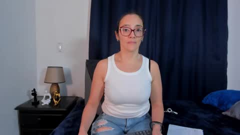 Snapshot of jess1ca_herrera chatting on February 26, 4:45 pm jessica herreraToday I will be your devil and you my victim online show from February 26, 4:45 pm