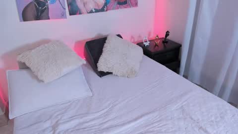 Snapshot of jess1ca_herrera chatting on September 18, 10:34 pm jessica herreraToday I will be your devil and you my victim online show from September 18, 10:34 pm