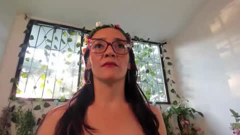 Snapshot of jess1ca_herrera chatting on November 1, 10:01 pm jessica herreraToday I will be your devil and you my victim online show from November 1, 10:01 pm