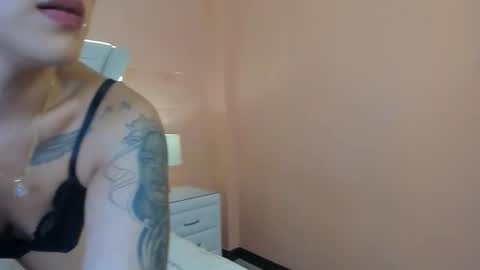 Snapshot of jess_____ chatting on January 15, 8:01 pm J E S S online show from January 15, 8:01 pm