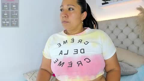 Snapshot of jessica__milf chatting on May 25, 7:09 pm jessica__milf online show from May 25, 7:09 pm