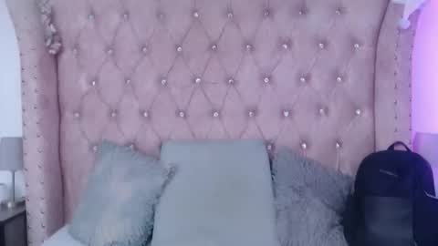 Jessica  online show from February 3, 8:25 pm