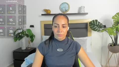 Snapshot of jessica_taylor_22 chatting on December 6, 7:34 pm jessica_taylor_22 online show from December 6, 7:34 pm