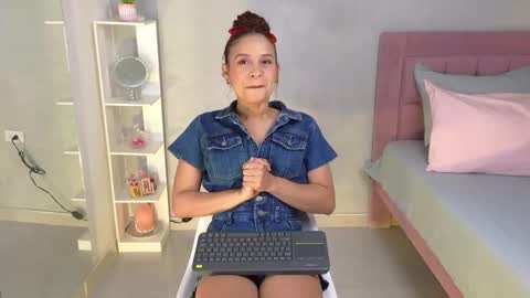 Snapshot of jessica_tom_ chatting on September 13, 3:12 pm Jessica online show from September 13, 3:12 pm