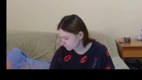 jessicaholland1 online show from April 15, 6:53 am