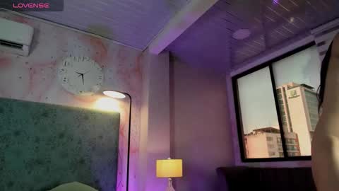 JESSI AND NAOMI online show from December 22, 9:01 pm