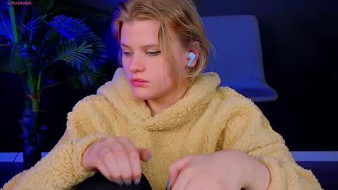 Snapshot of jessicaoconnor chatting on December 19, 7:18 pm jessicaoconnor online show from December 19, 7:18 pm