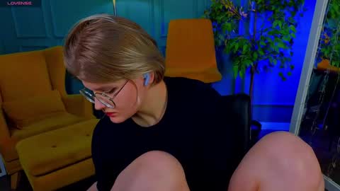 Snapshot of jessicaoconnor chatting on January 9, 1:45 pm jessicaoconnor online show from January 9, 1:45 pm