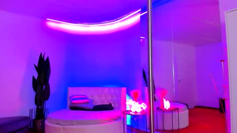 Snapshot of jessicasky_ chatting on November 8, 7:12 pm Jessy online show from November 8, 7:12 pm