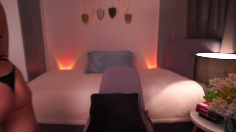 Snapshot of jessideen chatting on December 25, 7:24 am Jessica online show from December 25, 7:24 am