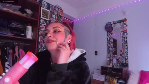 Snapshot of jessie_williams_01 chatting on January 15, 8:48 pm Your Sweet Angel online show from January 15, 8:48 pm