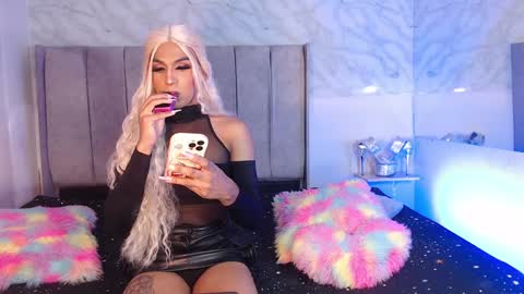 Snapshot of jessika_rabbits chatting on January 9, 9:47 pm JESS online show from January 9, 9:47 pm