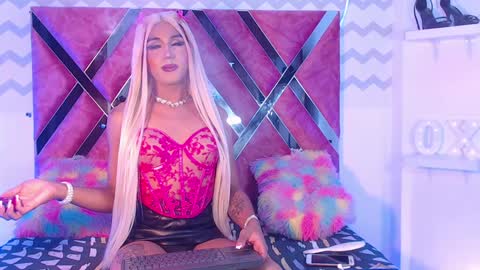Snapshot of jessika_rabbits chatting on February 6, 9:43 am JESS online show from February 6, 9:43 am