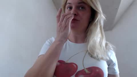 Snapshot of jessyangels chatting on April 7, 8:26 am jessyangels online show from April 7, 8:26 am