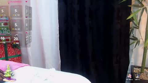 Snapshot of jessyzoe chatting on December 11, 4:42 pm Jessy online show from December 11, 4:42 pm