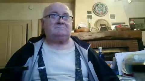 Snapshot of jesuisfou400 chatting on February 11, 10:20 am guy online show from February 11, 10:20 am