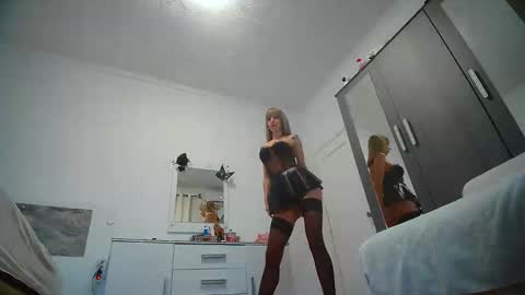 Snapshot of jesyruby21 chatting on November 18, 7:35 am jesy online show from November 18, 7:35 am