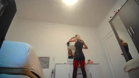 Snapshot of jesyruby21 chatting on November 27, 7:10 am jesy online show from November 27, 7:10 am