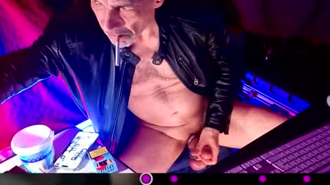 Snapshot of jetstream001 chatting on February 21, 4:57 am jet online show from February 21, 4:57 am