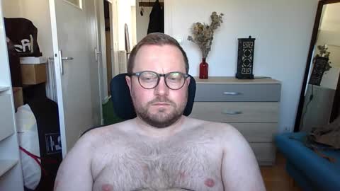 Snapshot of jeuneloup92 chatting on October 12, 9:30 am jeuneloup92 online show from October 12, 9:30 am