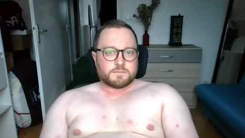 Snapshot of jeuneloup92 chatting on October 28, 4:42 pm jeuneloup92 online show from October 28, 4:42 pm