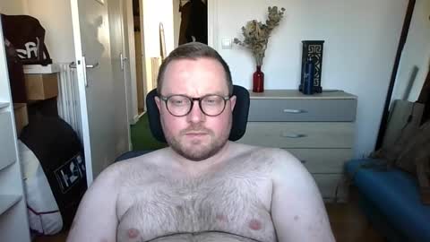 Snapshot of jeuneloup92 chatting on November 30, 9:57 am jeuneloup92 online show from November 30, 9:57 am