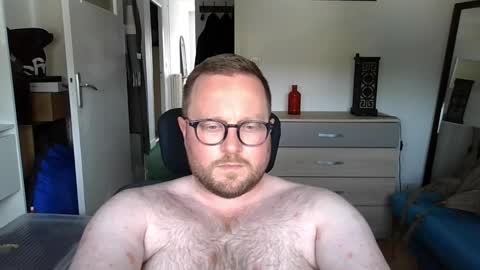 jeuneloup92 online show from May 22, 2:33 pm