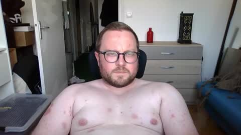 Snapshot of jeuneloup92 chatting on July 9, 4:00 pm jeuneloup92 online show from July 9, 4:00 pm