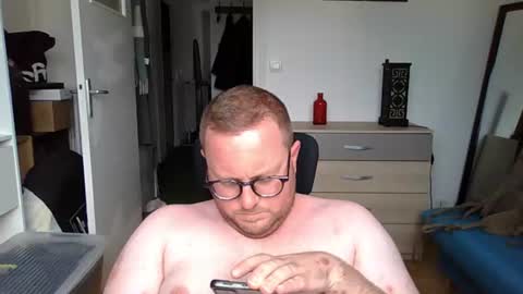 Snapshot of jeuneloup92 chatting on July 15, 3:50 pm jeuneloup92 online show from July 15, 3:50 pm