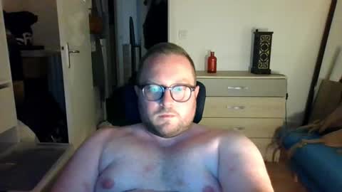 Snapshot of jeuneloup92 chatting on July 18, 10:02 pm jeuneloup92 online show from July 18, 10:02 pm