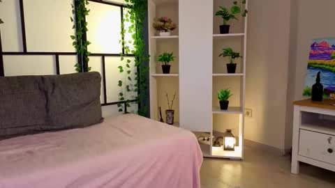 Gwen online show from March 4, 8:15 pm