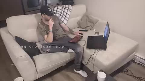 Snapshot of jf12334 chatting on December 3, 9:35 pm NedeledeN online show from December 3, 9:35 pm