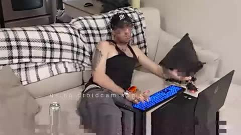 Snapshot of jf12334 chatting on December 5, 7:06 am NedeledeN online show from December 5, 7:06 am