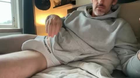 Snapshot of jgol519 chatting on November 4, 9:52 am James online show from November 4, 9:52 am